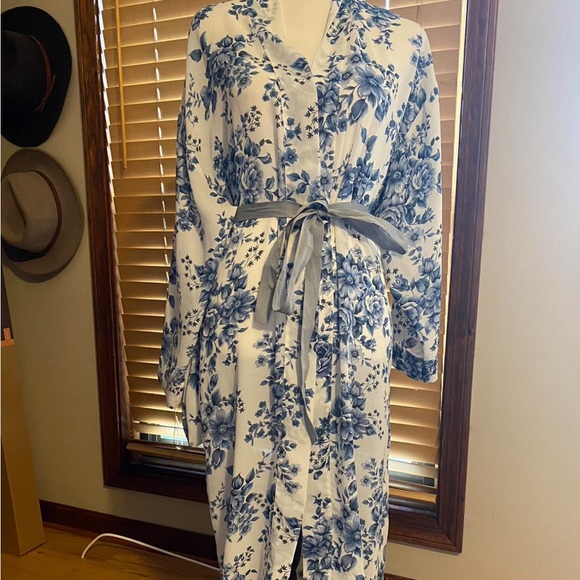 Victoria's Secret Other - Vintage Victoria’s Secret floral maxi length duster robe